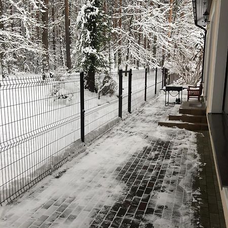 Guests House With Amazing Pool And Sauna Babīte Esterno foto